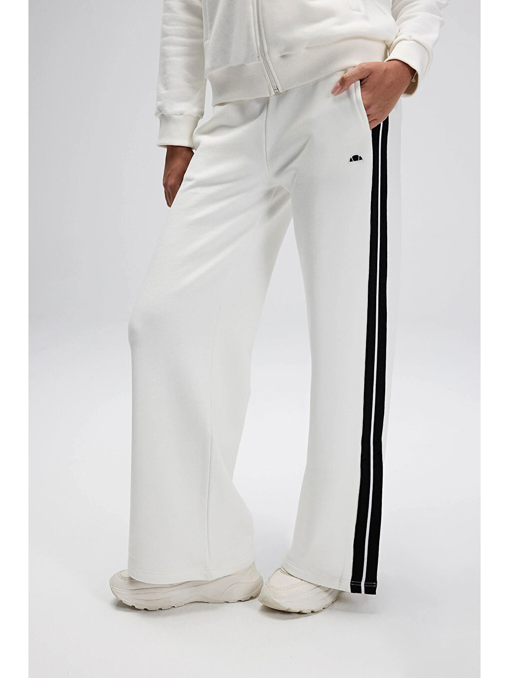 Beyaz Çizgi Detaylı Pamuklu Relaxed Fit Normal Bel Geniş Paça Kadın Eşofman Altı EF538-OF-3