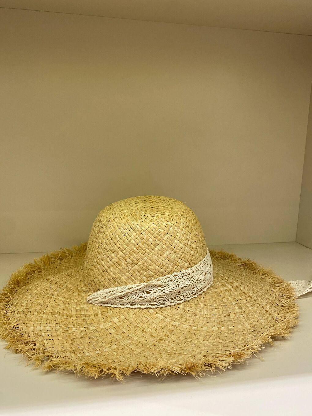 Bej Yazlık Geniş Kenarlı Püsküllü Hasır Şapka Ve Doğal Plaj Aksesuarları HSR2092-1