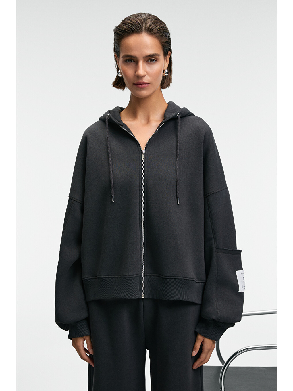Antrasit VIVIENNE Kadın Metal Fermuarlı Kapüşonlu Kolda Süs Etiket Ve Cep Detaylı ANTRASİT Sweatshirt-1