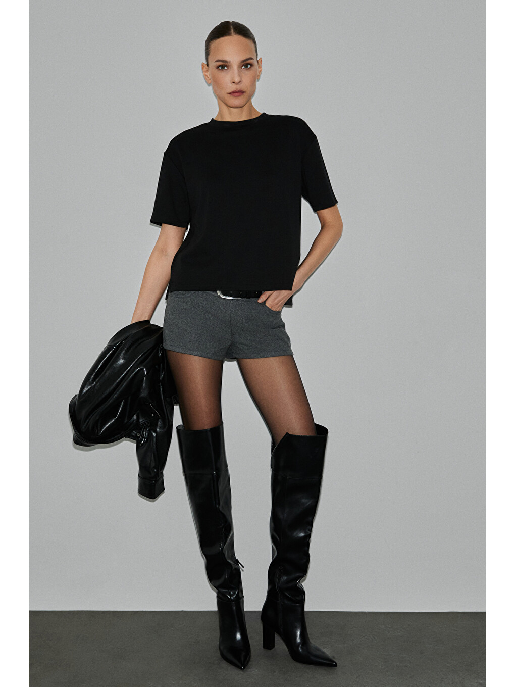 Siyah COLENA Kadın Organik Pamuklu Bisiklet Yaka Oversize Fit Kısa Kollu SİYAH T-Shirt-2