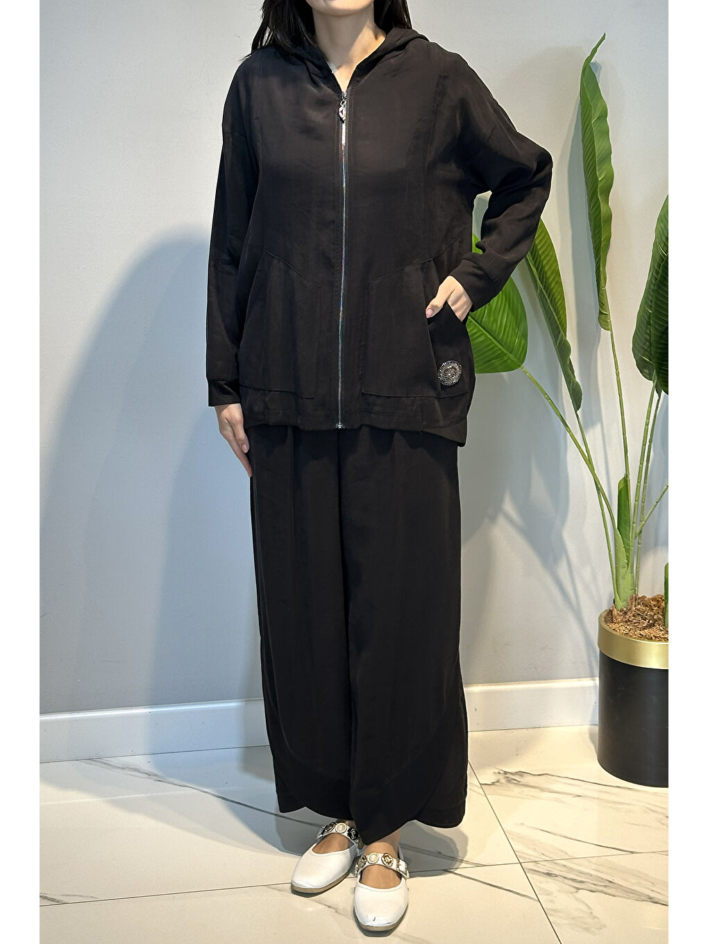 Kapüşonlu ve Fermuarlı Cebi Arma Detaylı Pantolonlu Modal Takım 936 Siyah-1