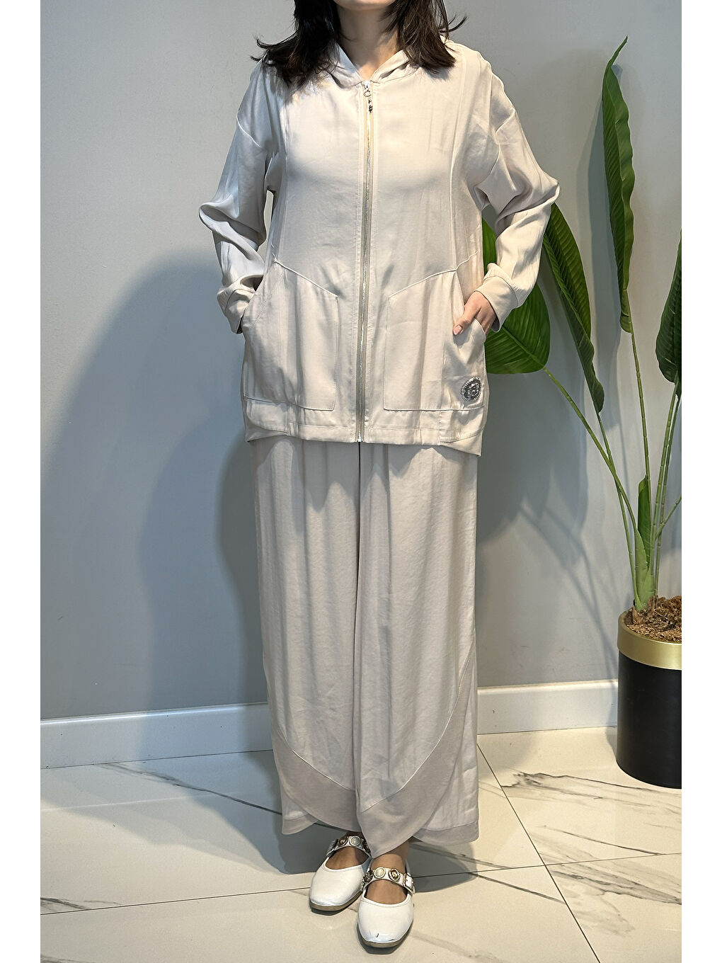 Bej Kapüşonlu ve Fermuarlı Cebi Arma Detaylı Pantolonlu Modal Takım 936 Vizon-1