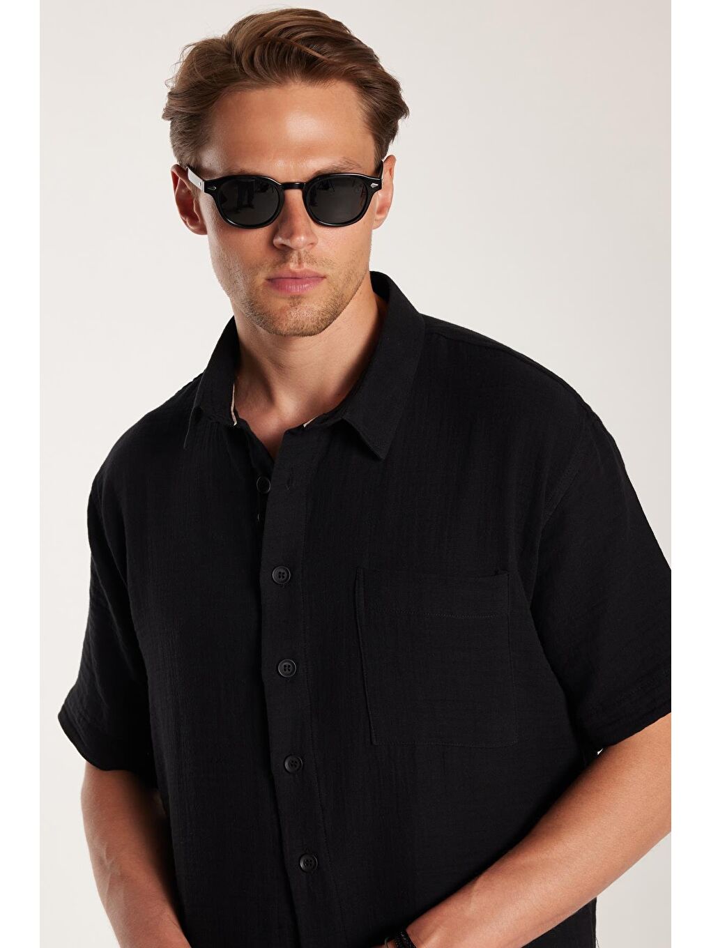 Erkek Relax Fit Rahat Kesim Kısa Kollu %100 Pamuk Tek Cepli Siyah Gömlek