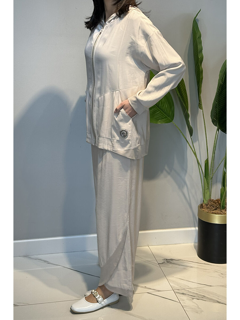 Bej Kapüşonlu ve Fermuarlı Cebi Arma Detaylı Pantolonlu Modal Takım 936 Vizon-2