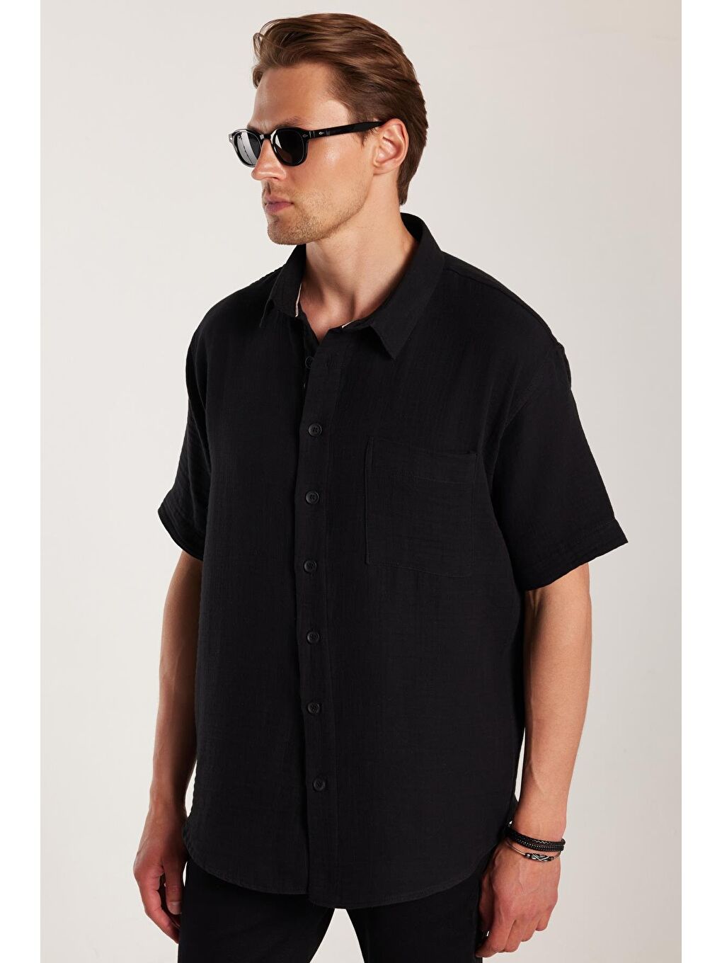Erkek Relax Fit Rahat Kesim Kısa Kollu %100 Pamuk Tek Cepli Siyah Gömlek-1