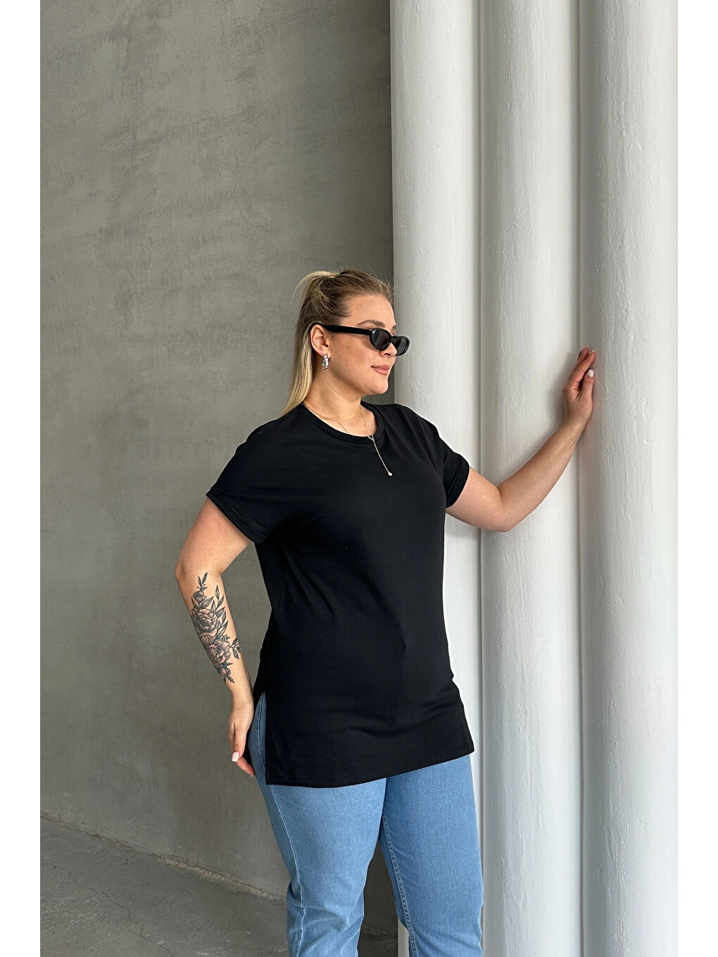 Siyah Büyük Beden Kısa Kollu Bisiklet Yaka Yanları Yırtmaçlı Basic Tişört RFT-01-1