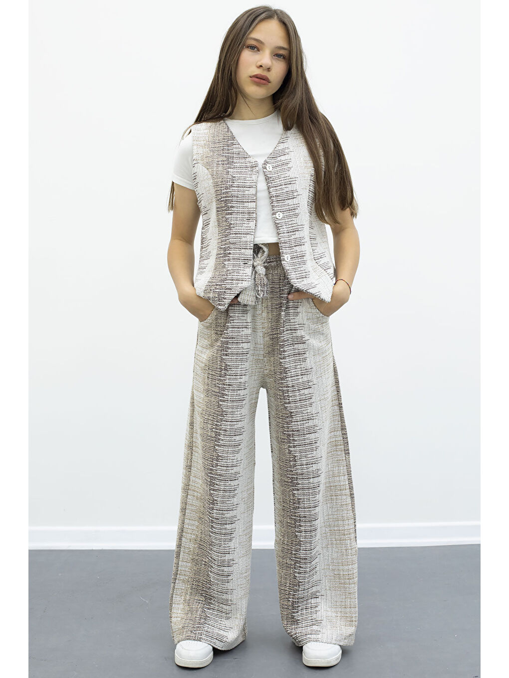 Kahverengi Kahve Düğmeli Yelekli Geniş Paça Kuşaklı Pantolonlu Kız Çocuk 2li Takım 21014-1