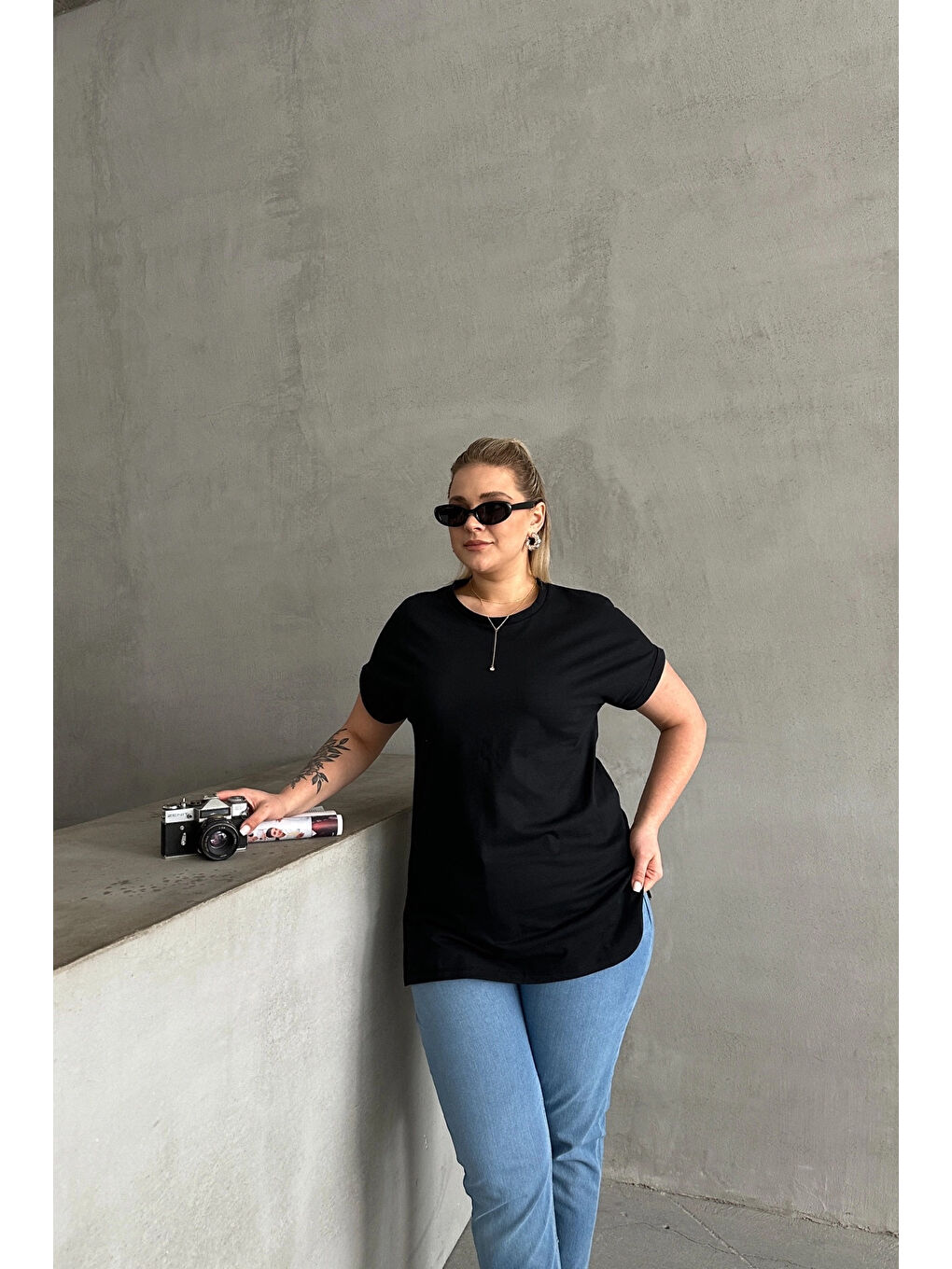 Siyah Büyük Beden Kısa Kollu Bisiklet Yaka Yanları Yırtmaçlı Basic Tişört RFT-01-4