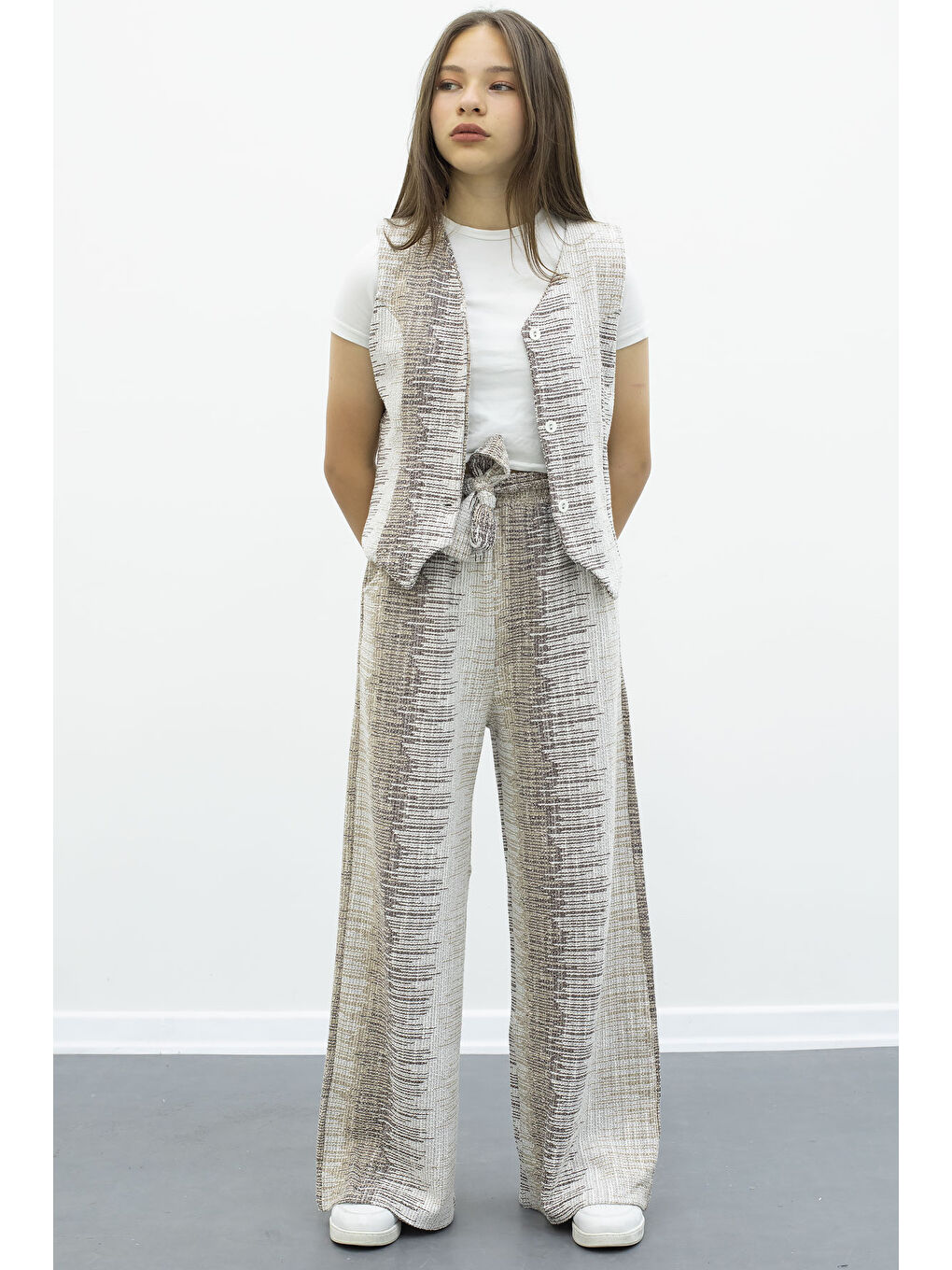 Kahverengi Kahve Düğmeli Yelekli Geniş Paça Kuşaklı Pantolonlu Kız Çocuk 2li Takım 21014