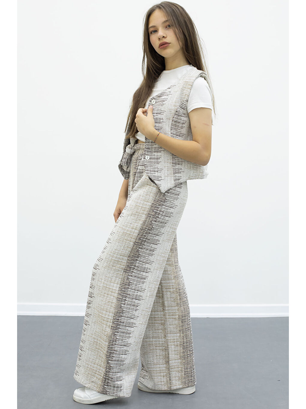 Kahverengi Kahve Düğmeli Yelekli Geniş Paça Kuşaklı Pantolonlu Kız Çocuk 2li Takım 21014-3