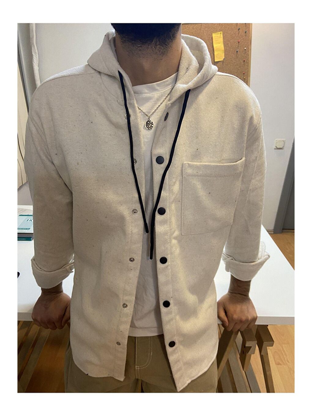 Bej Erkek Tek Cep Kapaklı Slim Fit Kapüşonlu Oduncu Gömlek