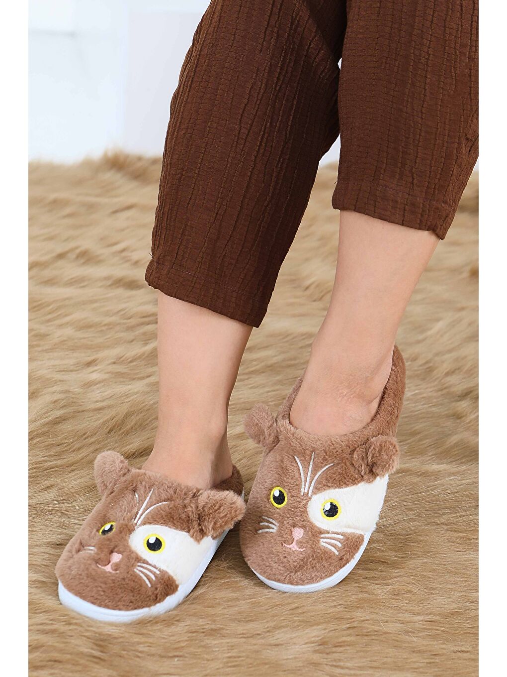 Bej Kadın Vizon Kedi İşleme Detaylı Ev Terliği - 27778-VIZON-2