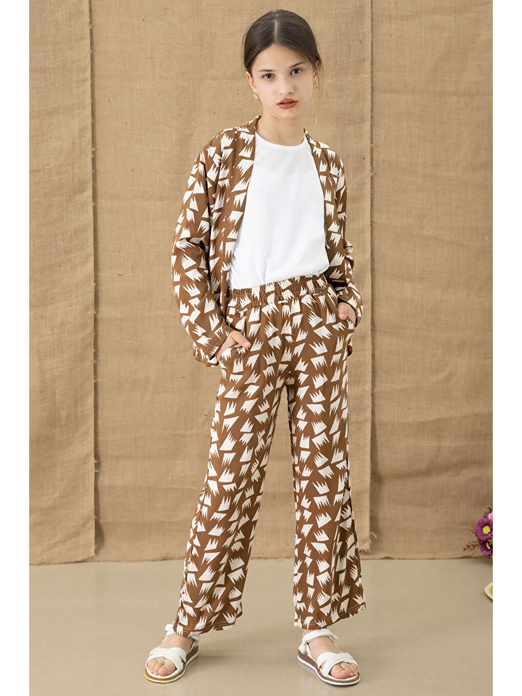 Kahverengi Kahve Desenli Bluzlu Geniş Paça Pantolonlu Kız Çocuk 3lü Takım 20761-1