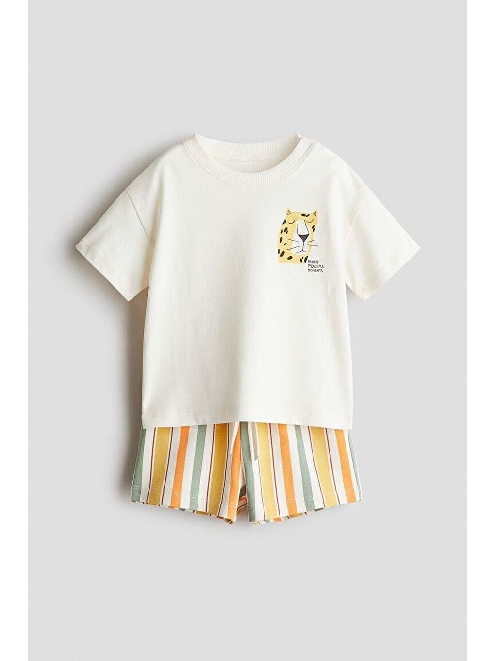 Karışık Erkek Çocuk Pamuklu Ekru Leopar Armalı T-Shirt Ve Çizgili Şort Eşofman Takım - Yazlık Rahat Kombin