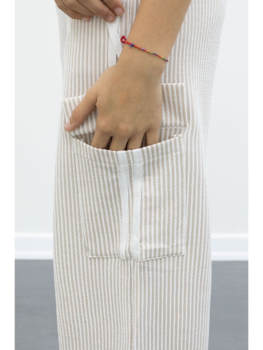 Ekru Krem Çizgili Düğmeli Yelekli Kargo Cepli Pantolonlu Kız Çocuk 2li Takım 21017-4