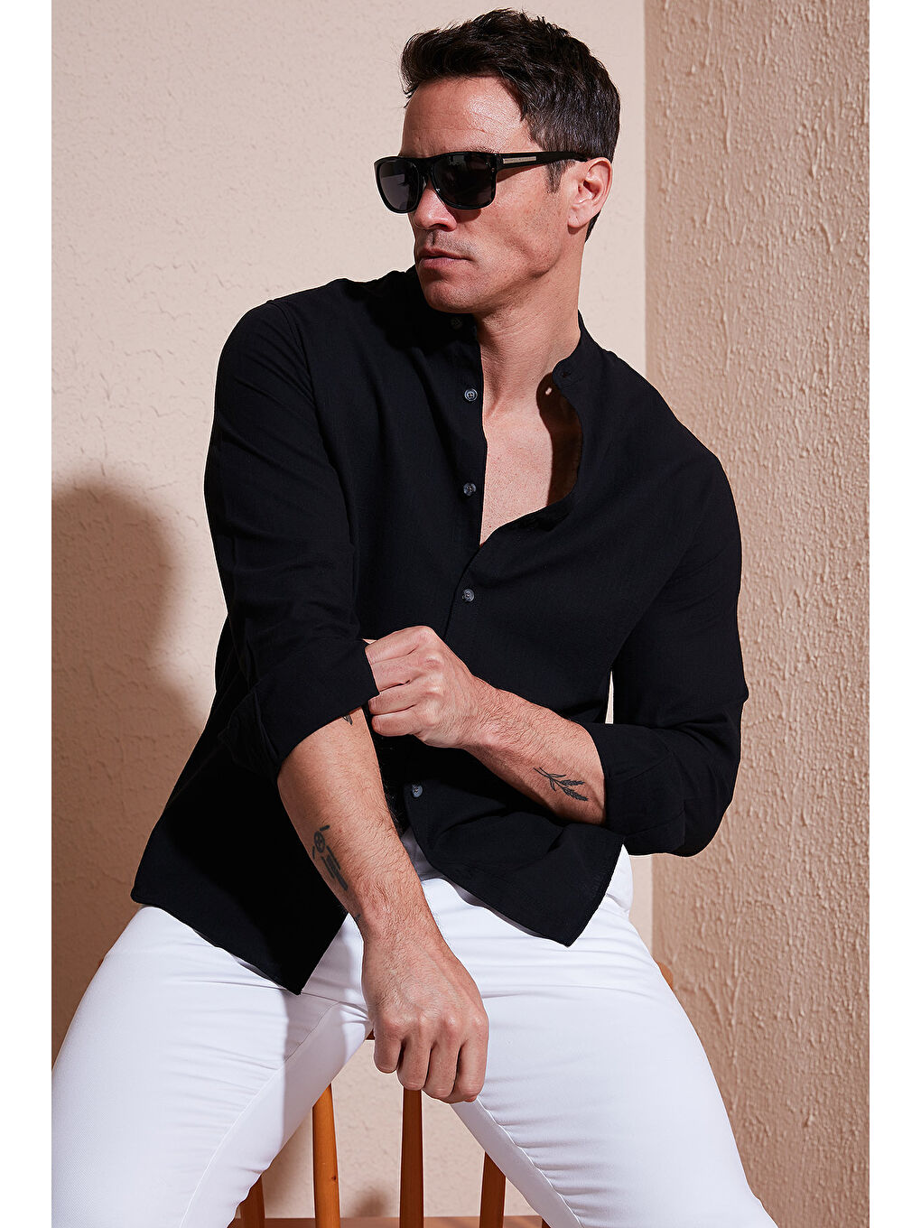 Siyah Keten Görünümlü Pamuklu Regular Fit Hakim Yaka Erkek %100 Pamuk Gömlek CF25S112637-1