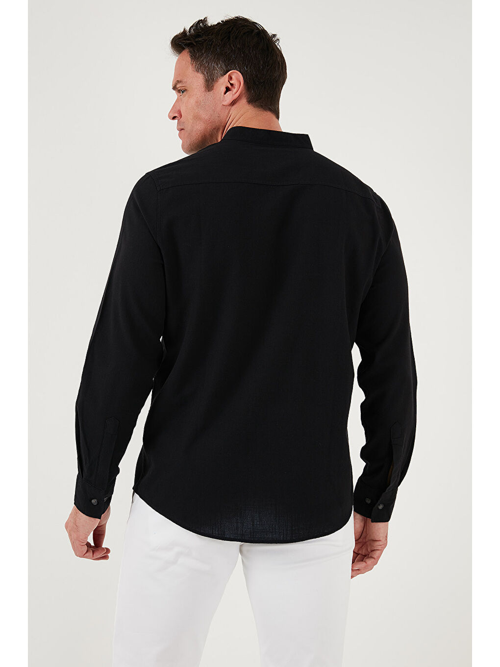 Siyah Keten Görünümlü Pamuklu Regular Fit Hakim Yaka Erkek %100 Pamuk Gömlek CF25S112637-6