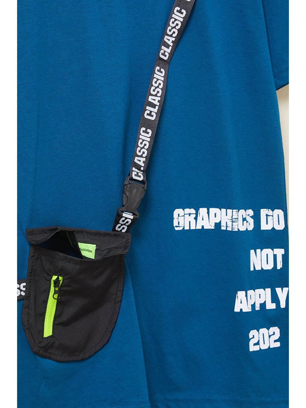 İndigo Yazı Şeritli Çantalı Erkek Çocuk Tişört 17607-1