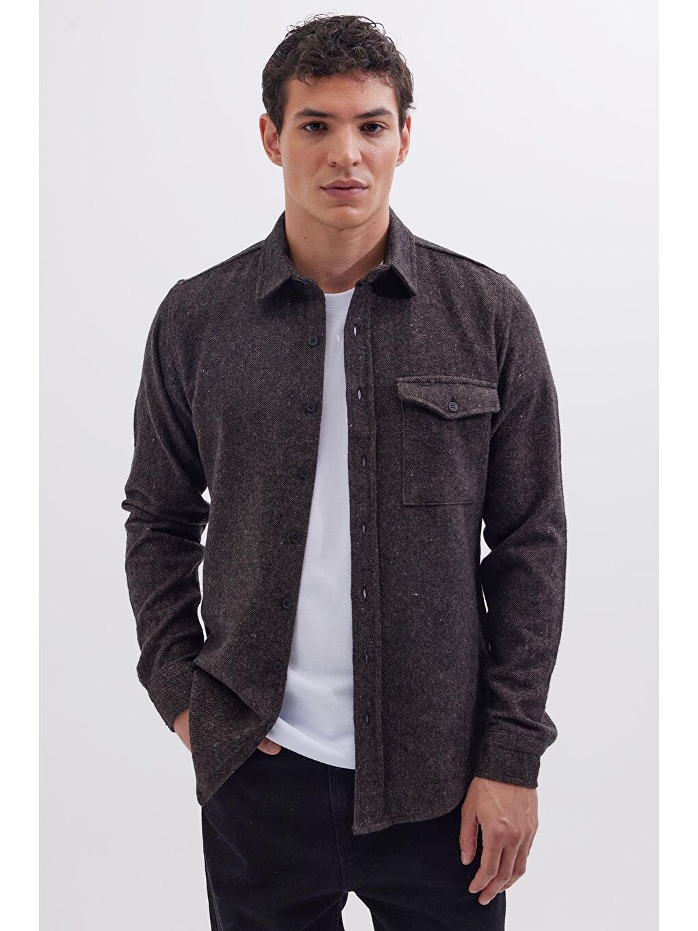 Erkek Slim Fit Tek Cep Kapaklı Düz Oduncu Spor Kahverengi Gömlek-1