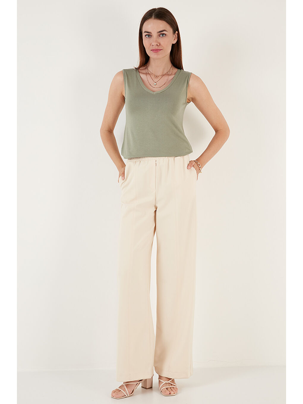 Siyah Slim Fit V Yaka Kalın Askılı 2' li Paket Kadın Bluz 5864384S2-3