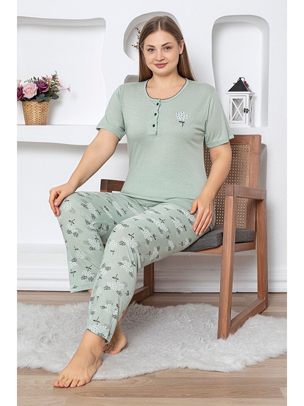Yeşil Çiçek Desenli Büyük Beden Pijama Takımı-1