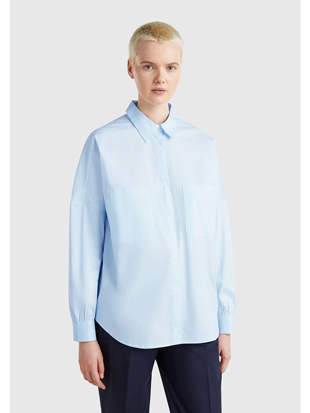 Kadın Açık Mavi Pamuk Karışımlı Kolu Büzgülü Düşük Omuzlu Oversize Gömlek