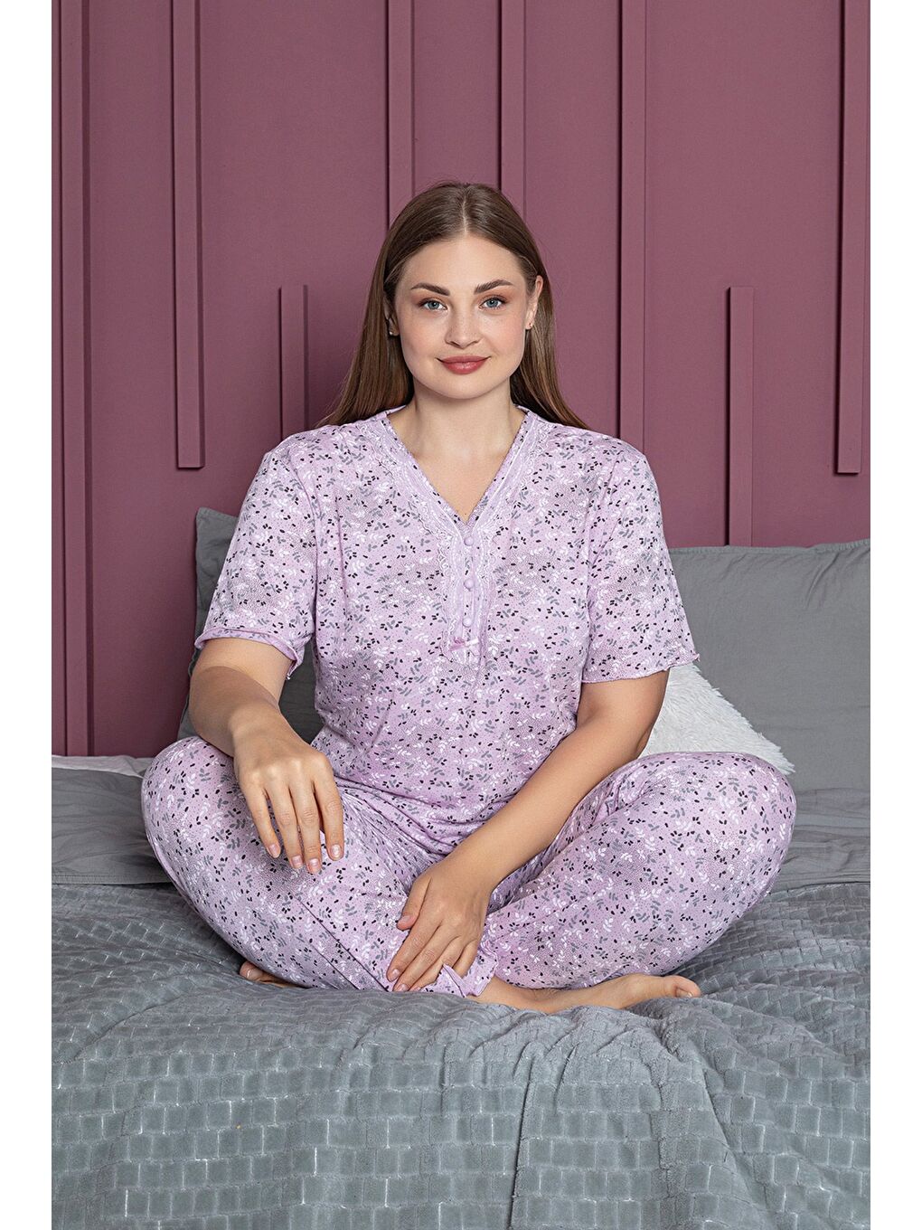 Lila Çiçek Desenli Büyük Beden V Yaka Pijama Takımı