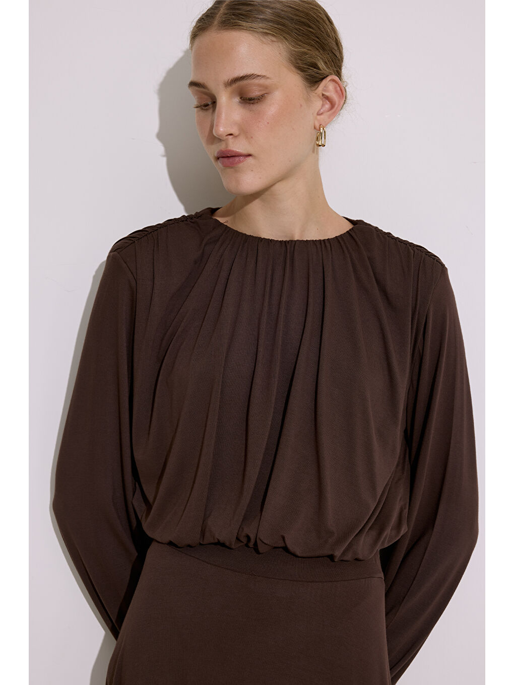Dökümlü Balon Form Bluz Kahverengi-1