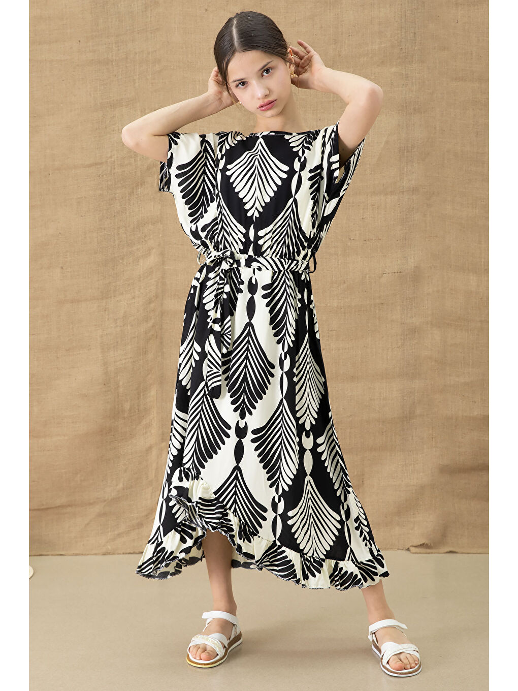 Siyah Yaprak Desenli Fırfırlı Kız Çocuk Kuşaklı Elbise 20766-3