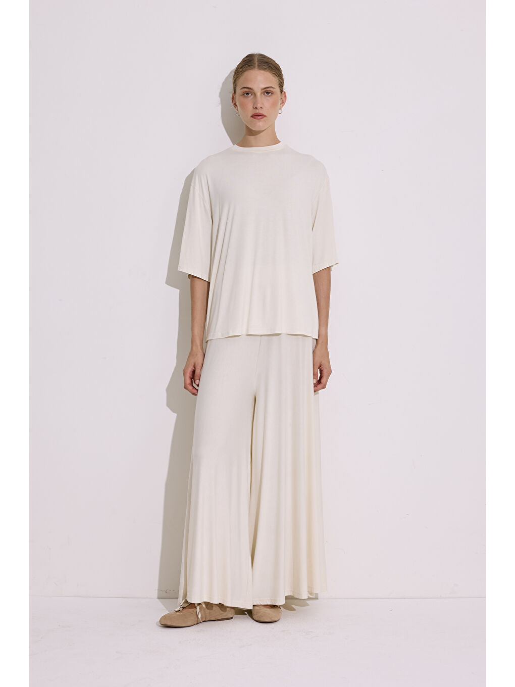 Beyaz Dökümlü Kısa Kollu Bluz İnci