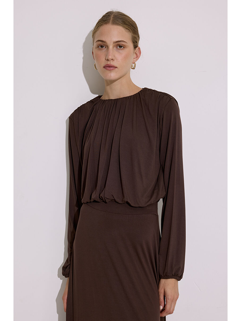 Dökümlü Balon Form Bluz Kahverengi-2