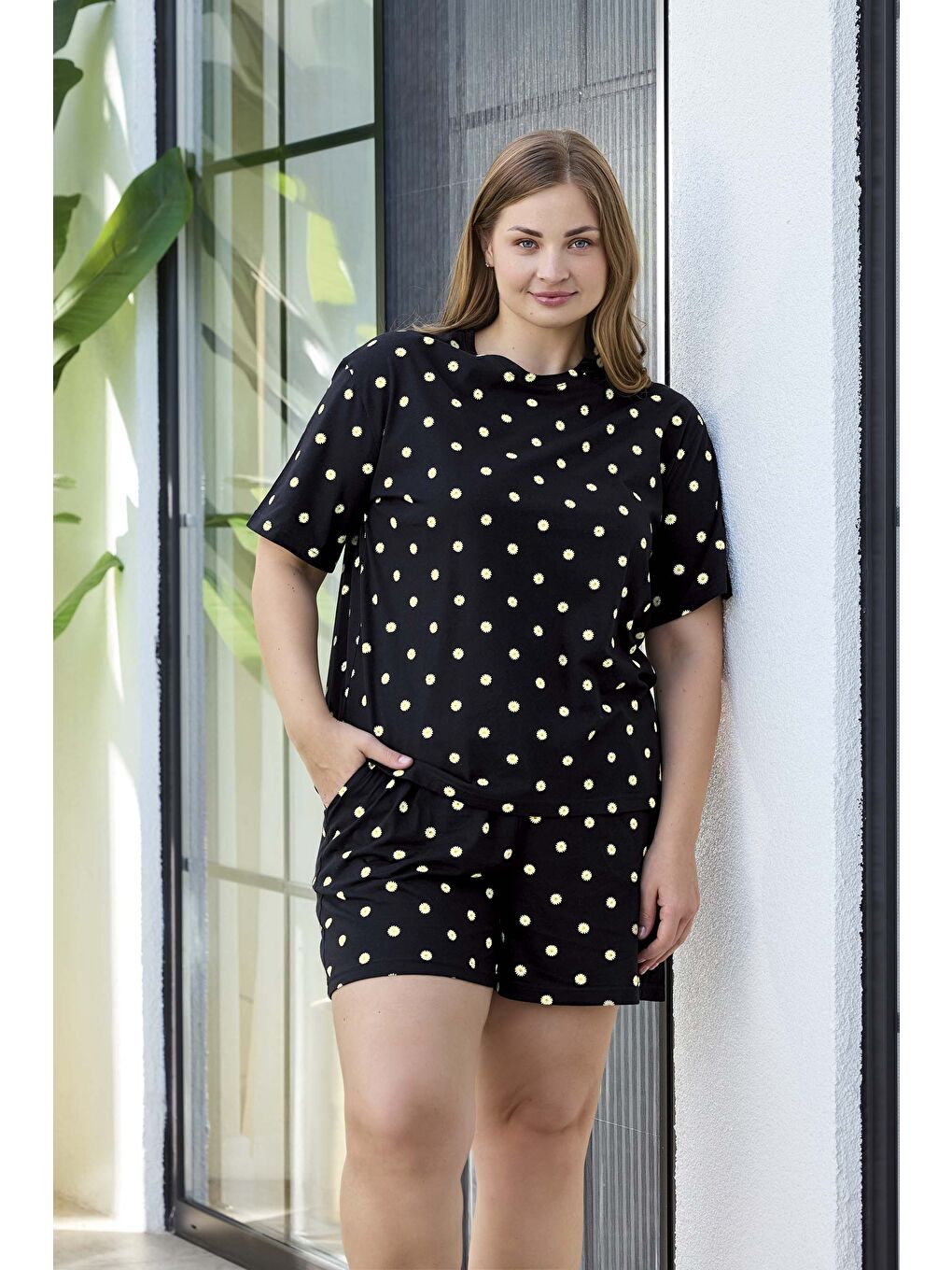 Siyah Kadın Kısa Kol Bisiklet Yaka Battal Boy Şortlu Pijama Takım