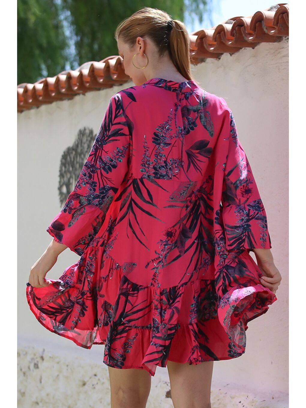 Fuşya Hakim Yaka Volanlı Kol Düğmeli Eteği Fırfırlı Allover Baskılı Casual Dokuma Elbise 90 64-1