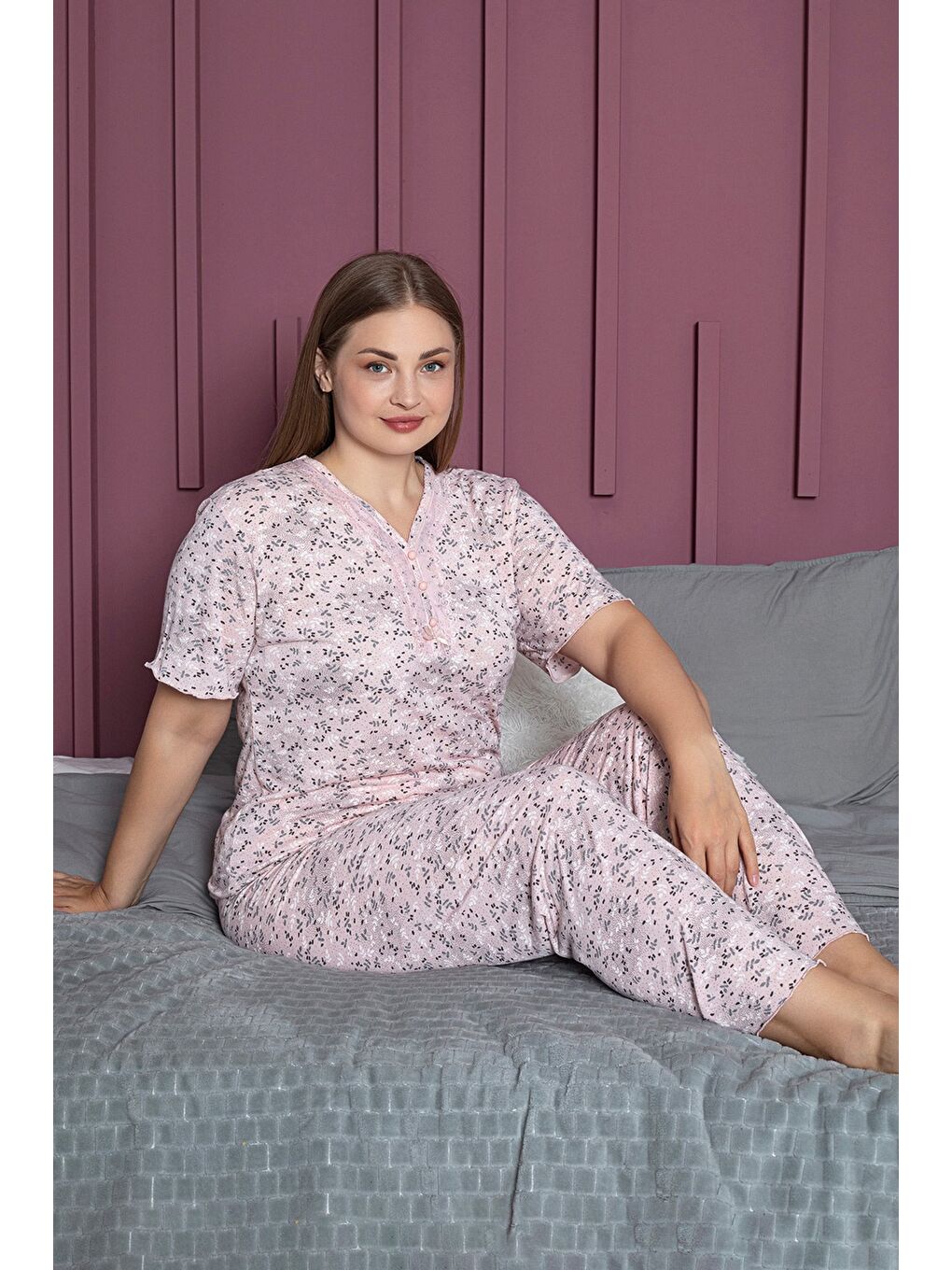 Pembe Çiçek Desenli Büyük Beden V Yaka Pijama Takımı-1