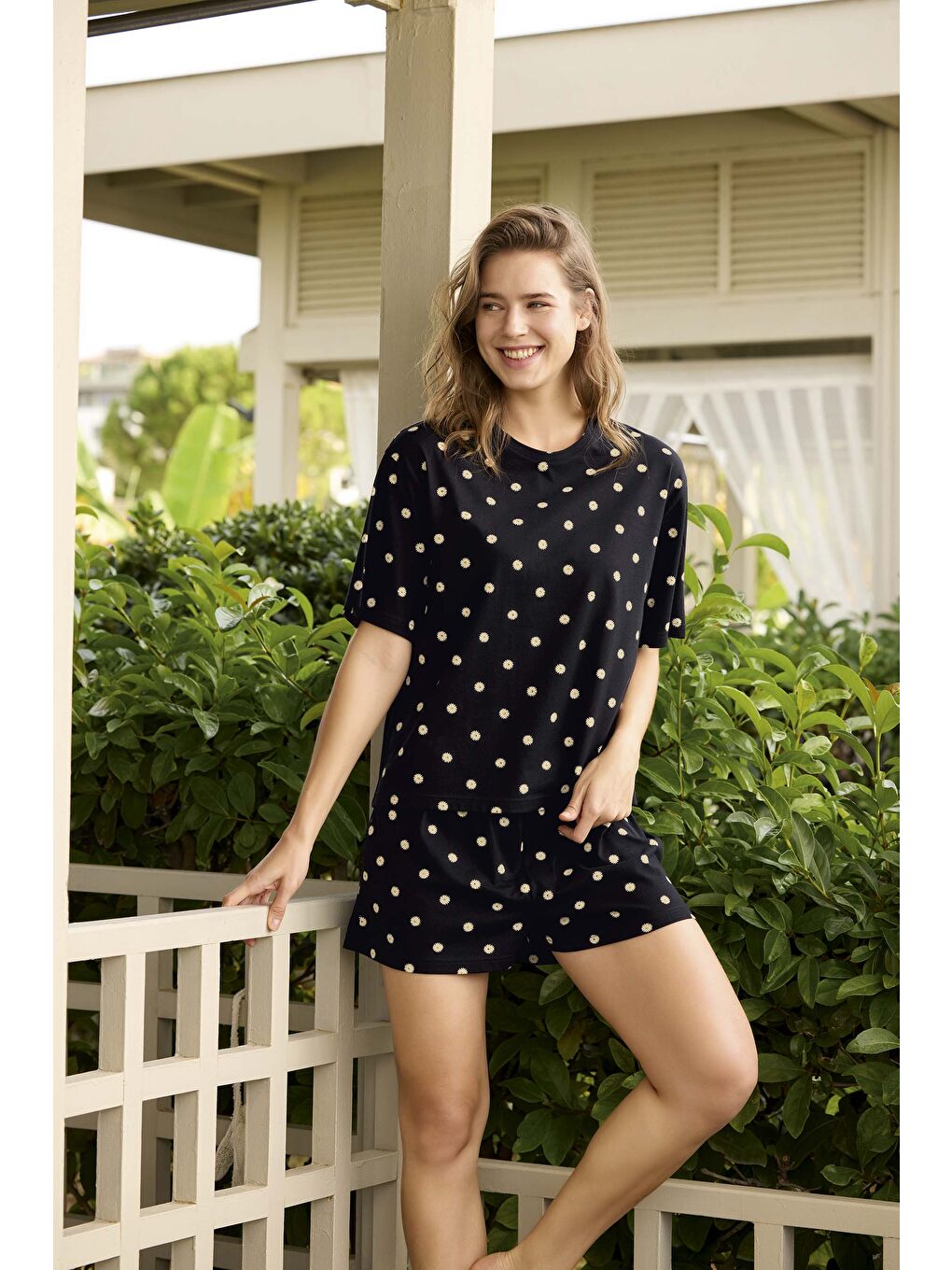 Siyah Kadın Kısa Kol Bisiklet Yaka Şortlu Pijama Takım