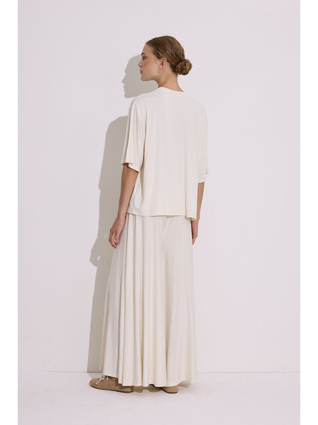 Beyaz Dökümlü Kısa Kollu Bluz İnci-4