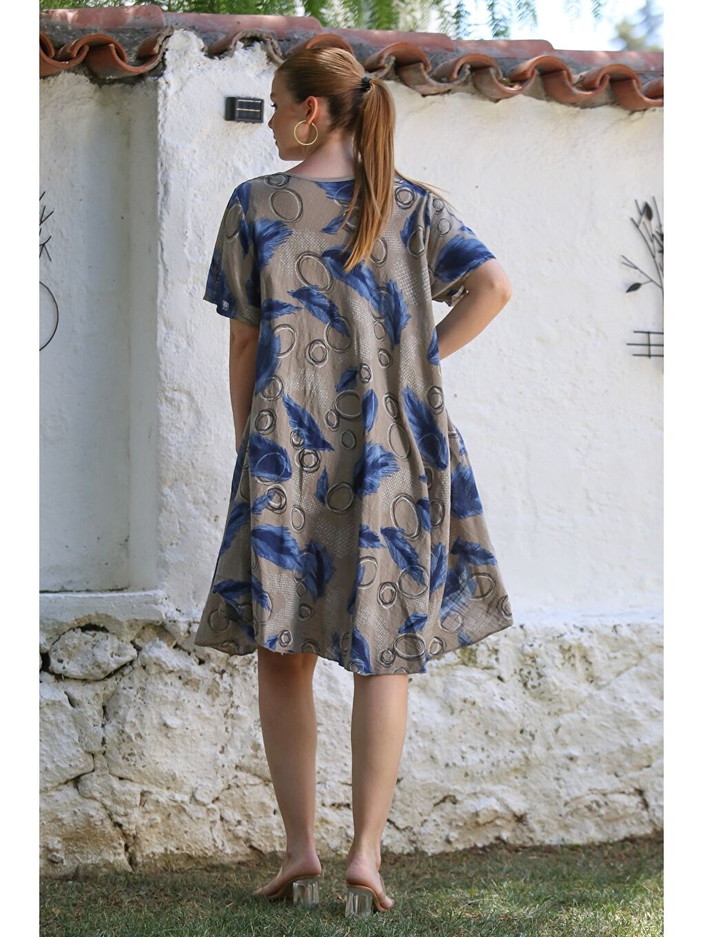 Bej İtalyan Vizon Havuz Yaka Kısa Kol Allover Baskılı Casual Oversize Dokuma Elbise 110 75-1