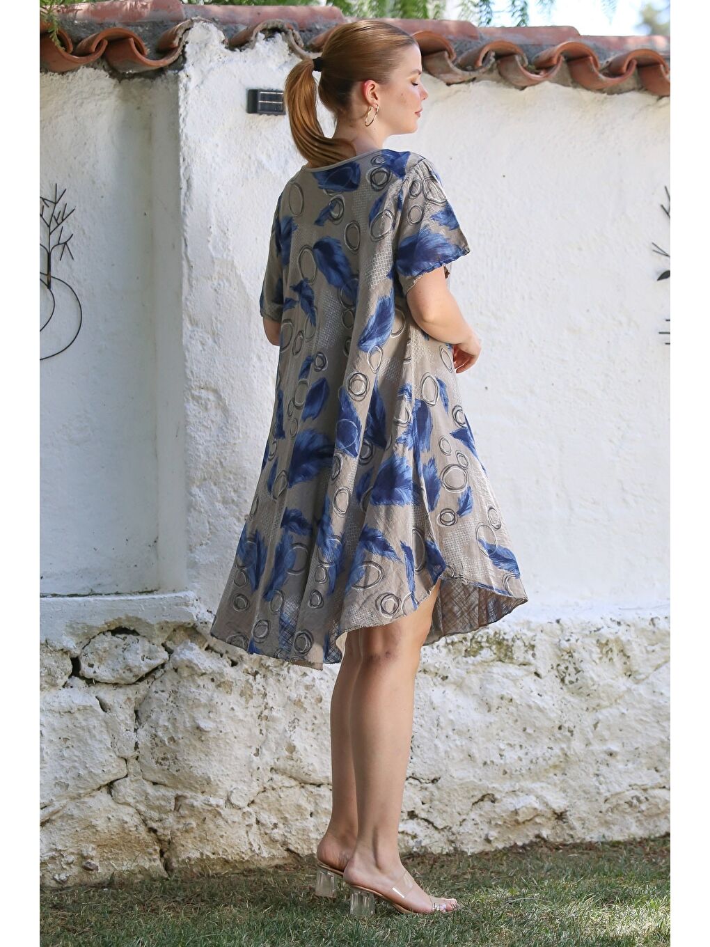 Bej İtalyan Vizon Havuz Yaka Kısa Kol Allover Baskılı Casual Oversize Dokuma Elbise 110 75-6