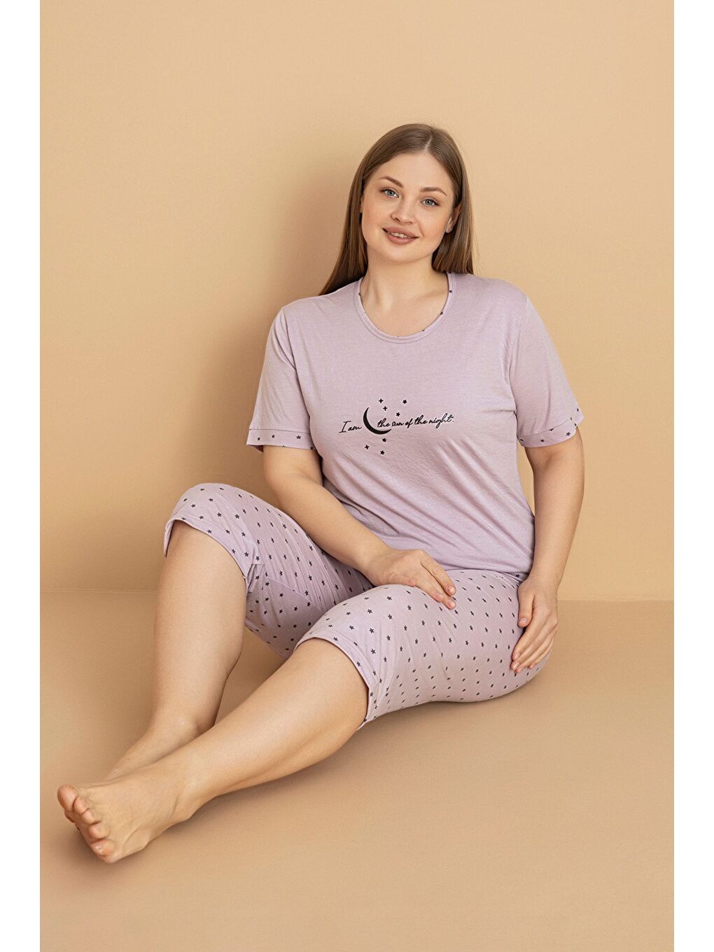 Mor Çiçek Desenli Büyük Beden Kapri Pijama Takımı-1