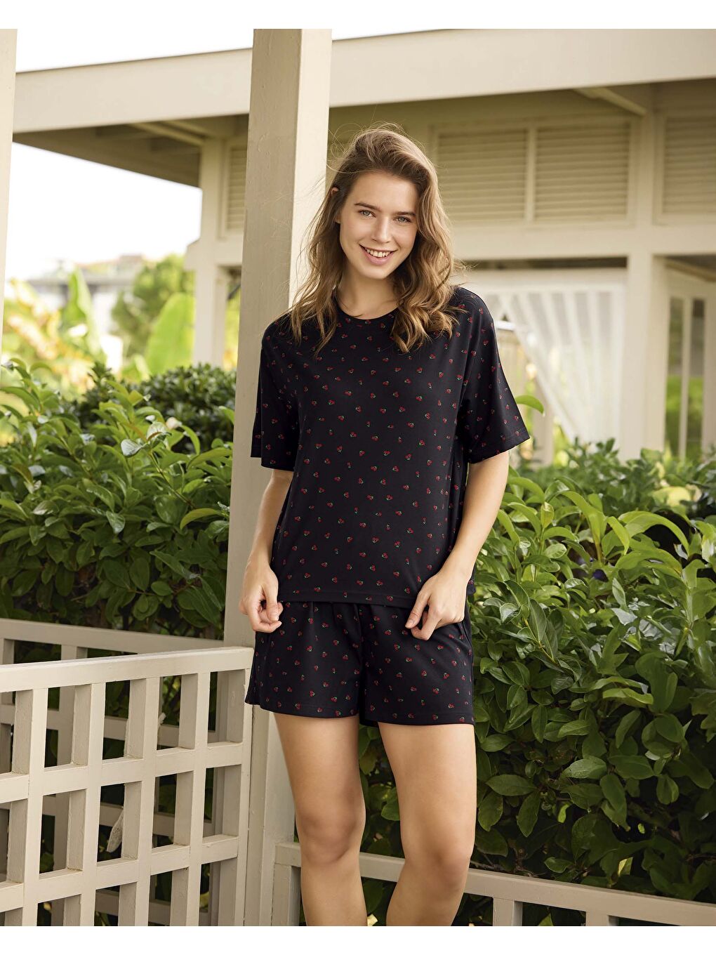 Siyah Kadın Kısa Kol Bisiklet Yaka Şortlu Pijama Takım