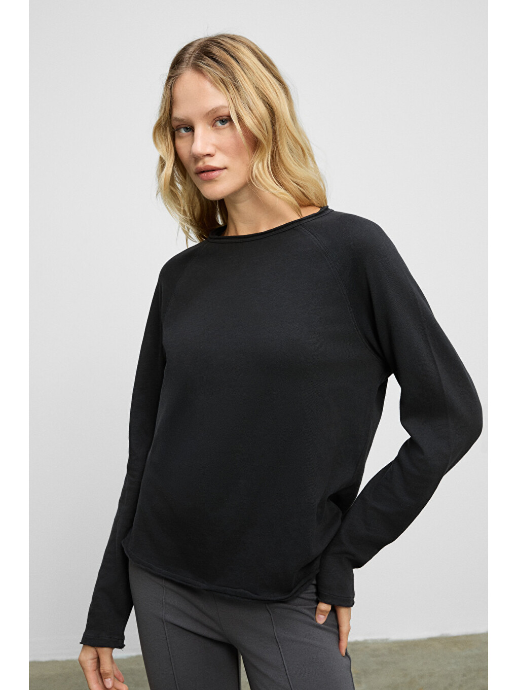 Antrasit KISSORA Kadın Organik Pamuklu Yuvarlak Yaka Reglan Kol Uzun Kollu Relax Fit ANTRASİT Bluz-2