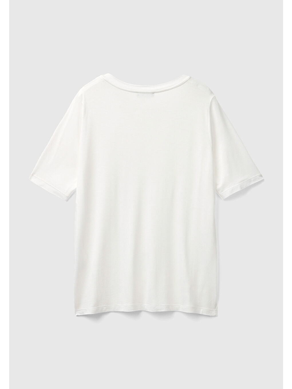 Kadın Beyaz Viskoz Karışımlı V Yaka T-Shirt-3