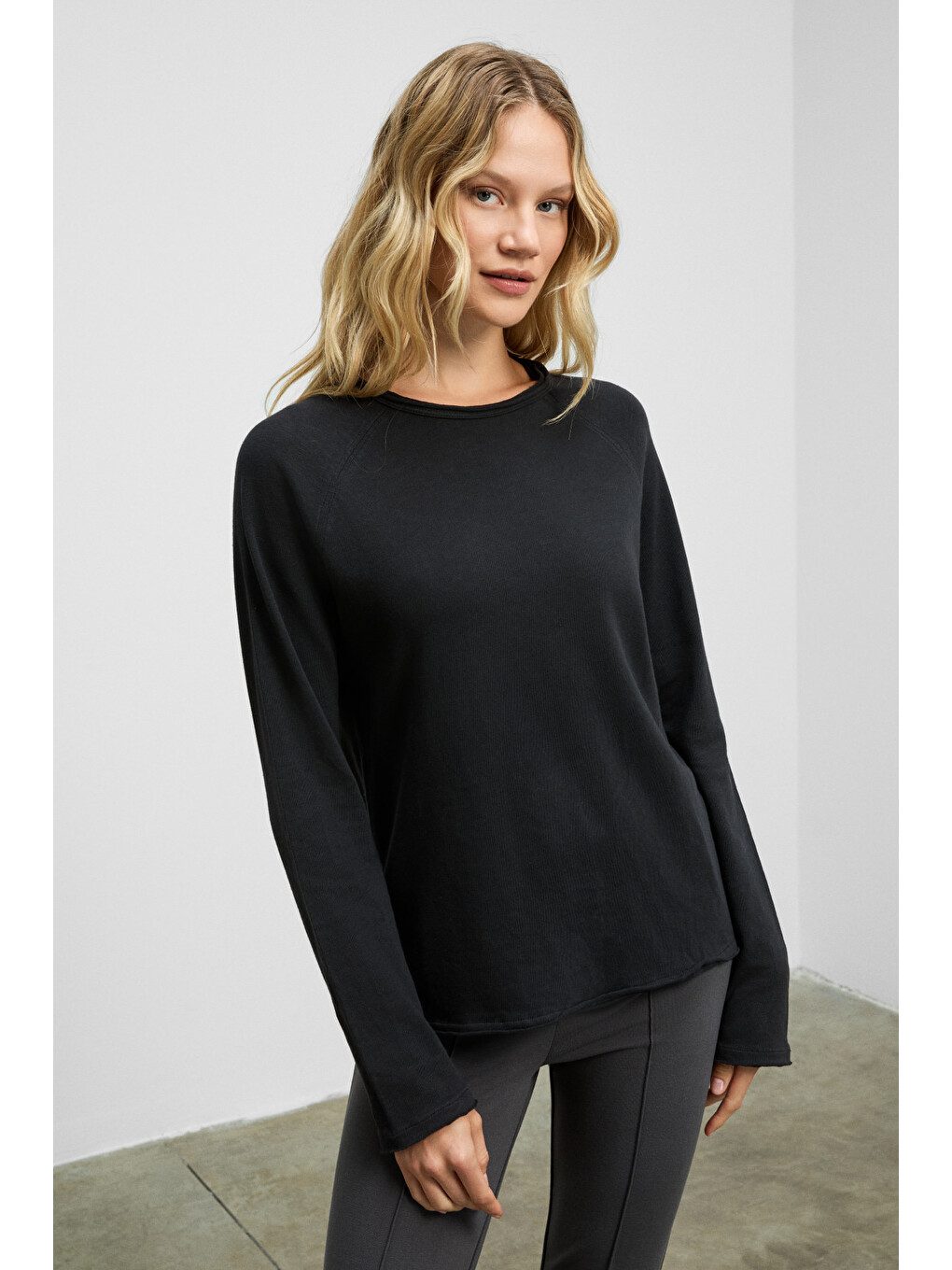 Antrasit KISSORA Kadın Organik Pamuklu Yuvarlak Yaka Reglan Kol Uzun Kollu Relax Fit ANTRASİT Bluz-3
