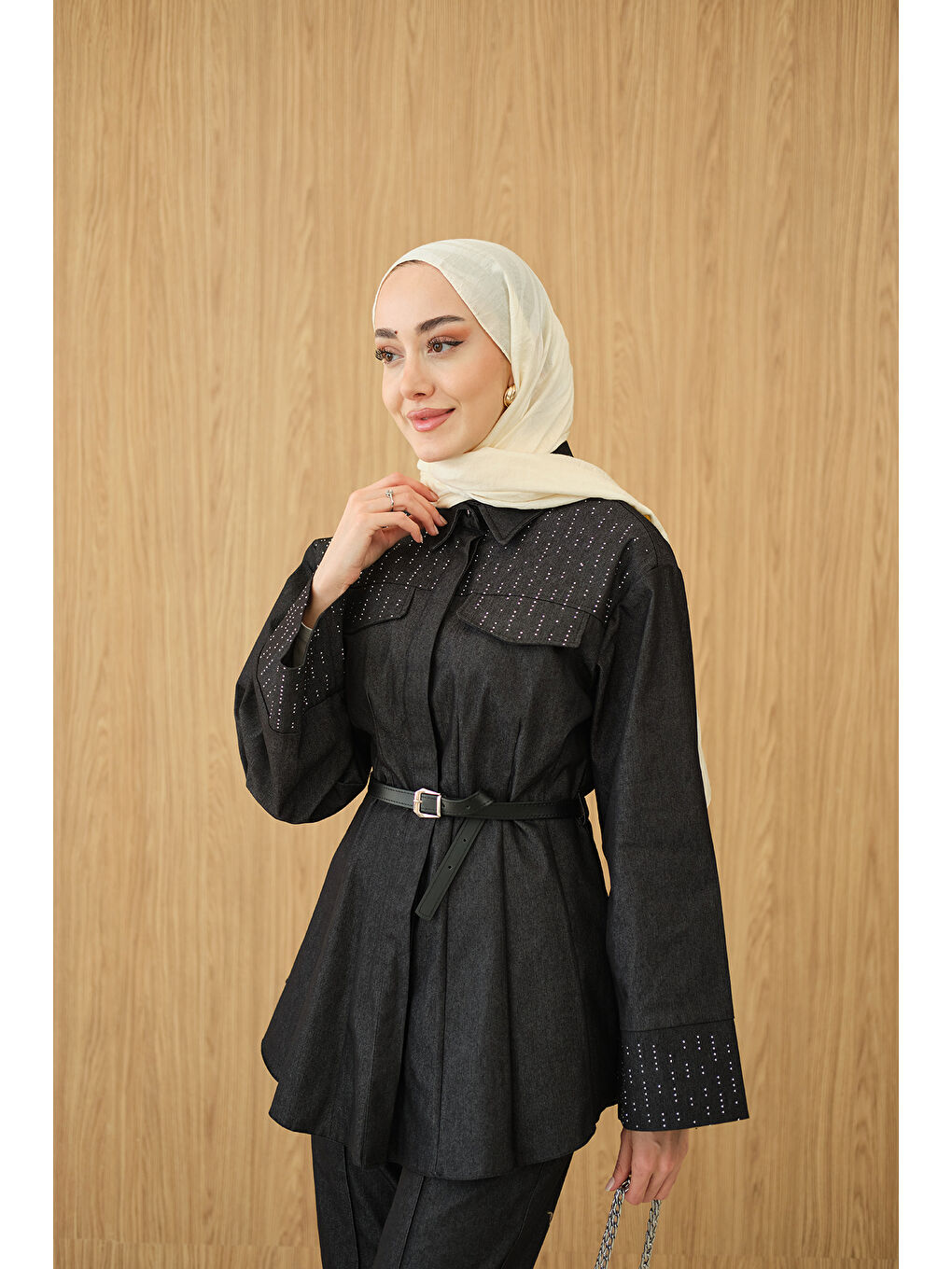 Kadın Sıra Boncuk Detaylı Pileli Takım Siyah-1