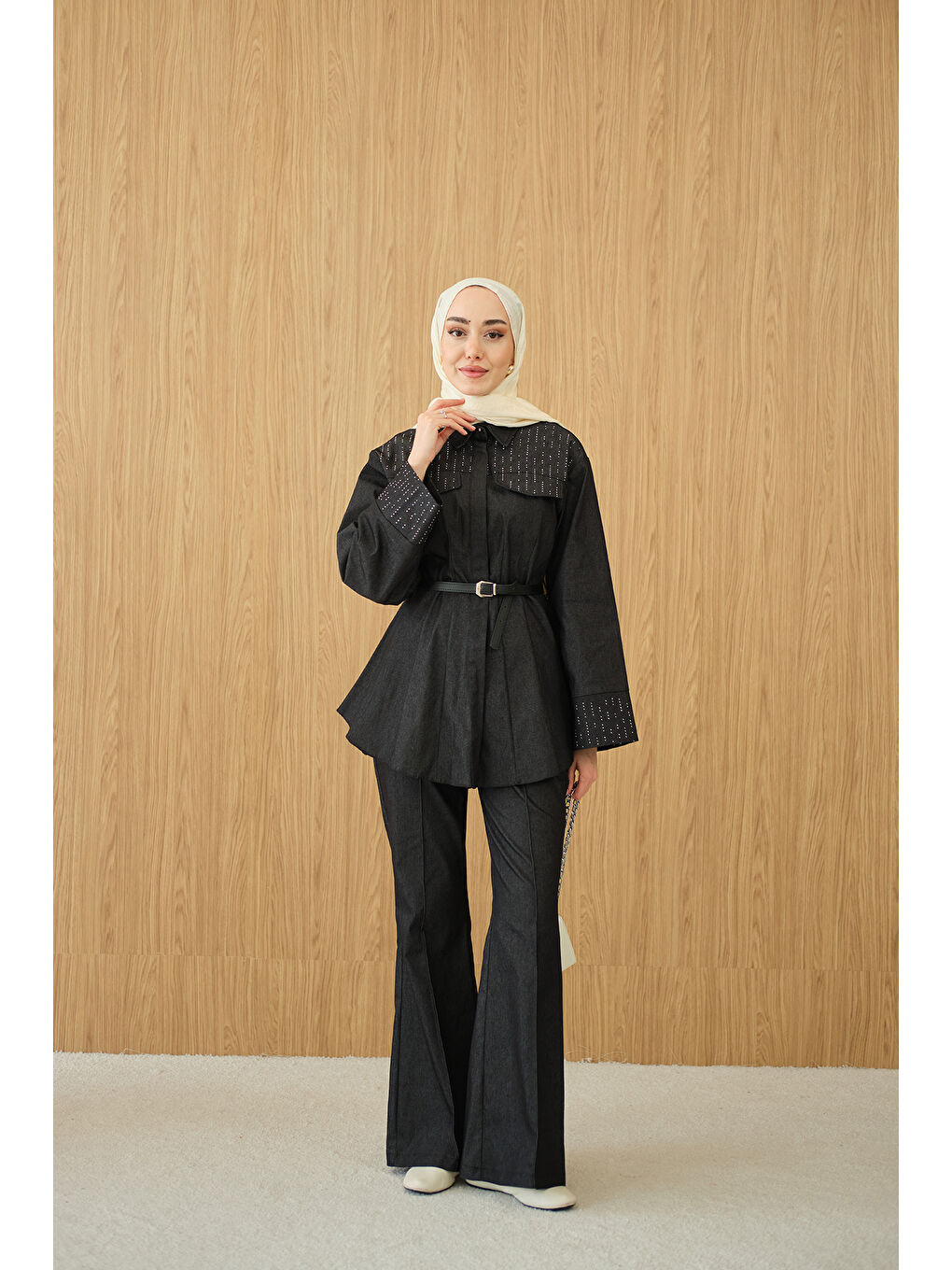 Kadın Sıra Boncuk Detaylı Pileli Takım Siyah-2