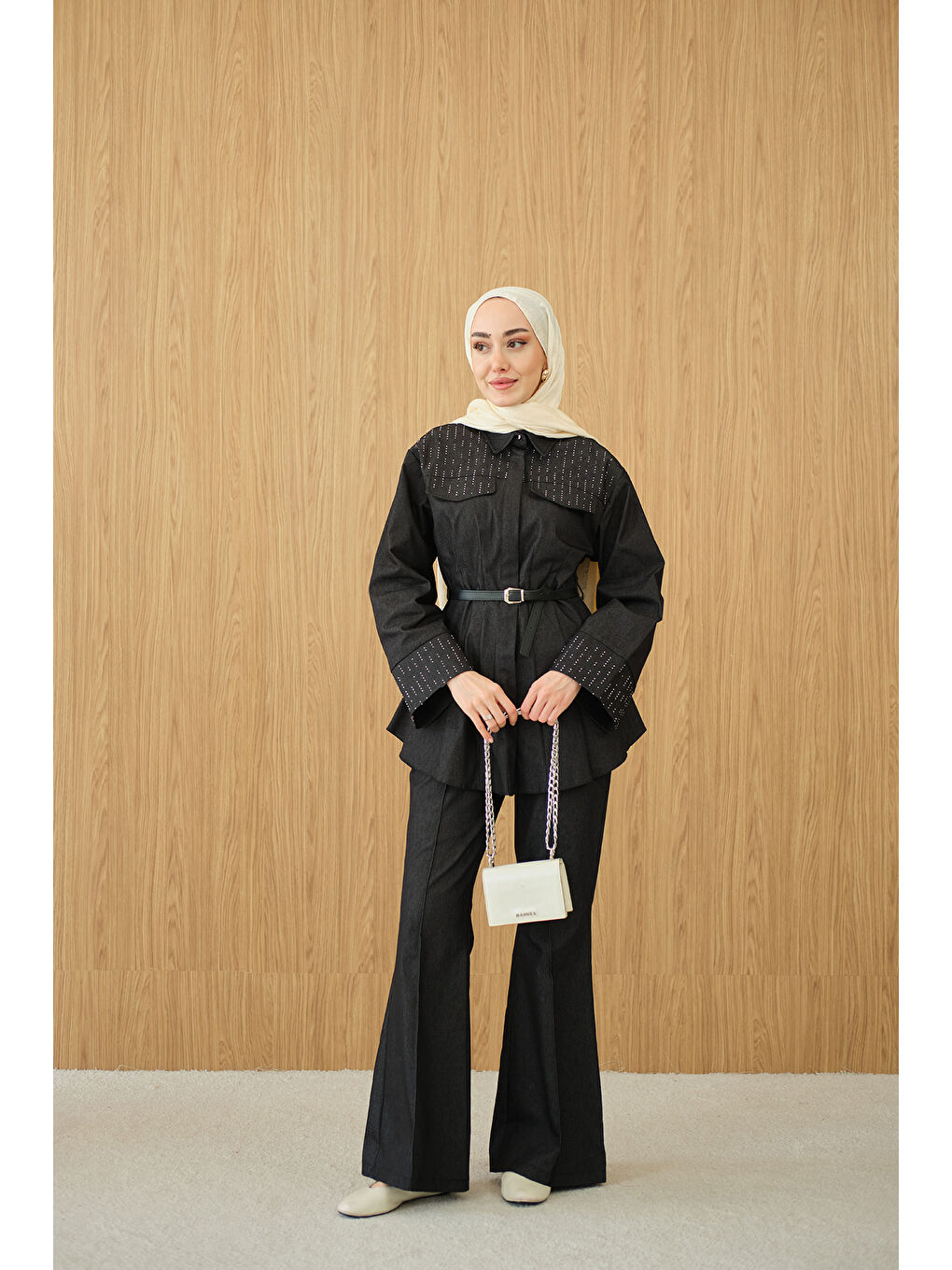 Kadın Sıra Boncuk Detaylı Pileli Takım Siyah-3