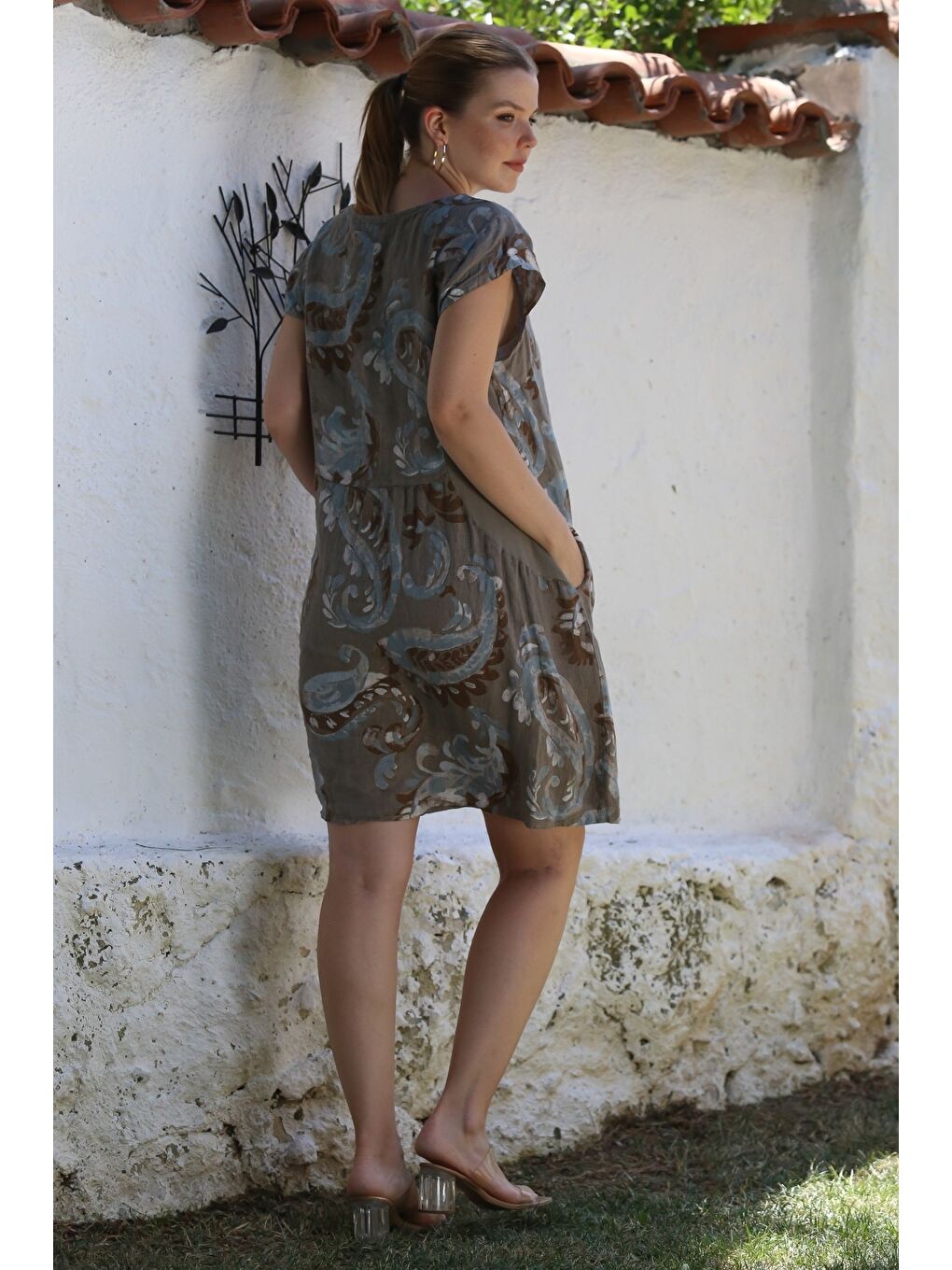 Bej İtalyan Vizon Kayık Yaka Düşük Kol Şal Desenli Gizli Cepli Casual Keten Dokuma Elbise 100 65-1