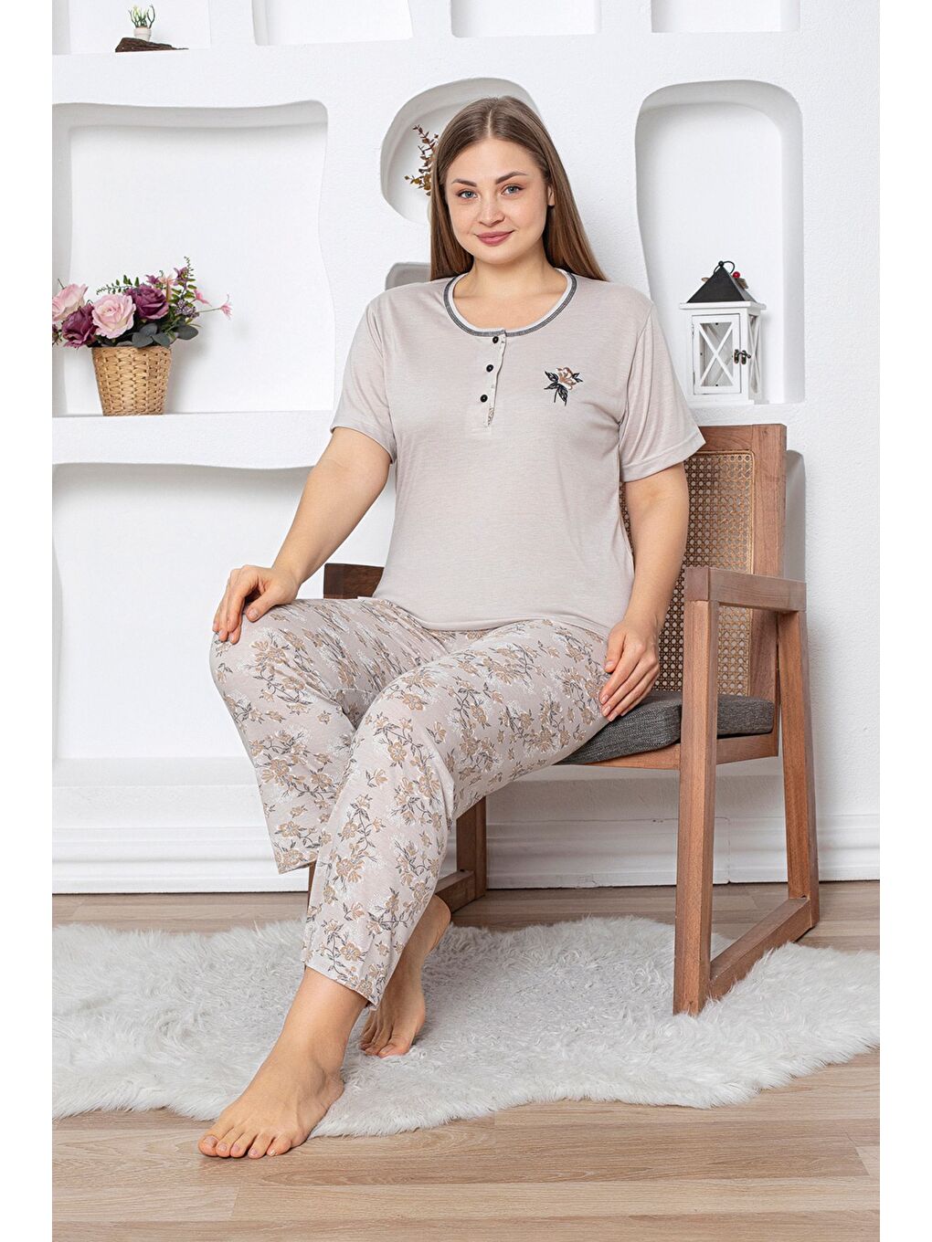 Gri Çiçek Desenli Büyük Beden Pijama Takımı-1