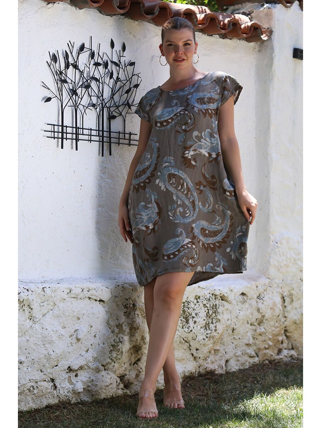 Bej İtalyan Vizon Kayık Yaka Düşük Kol Şal Desenli Gizli Cepli Casual Keten Dokuma Elbise 100 65-2