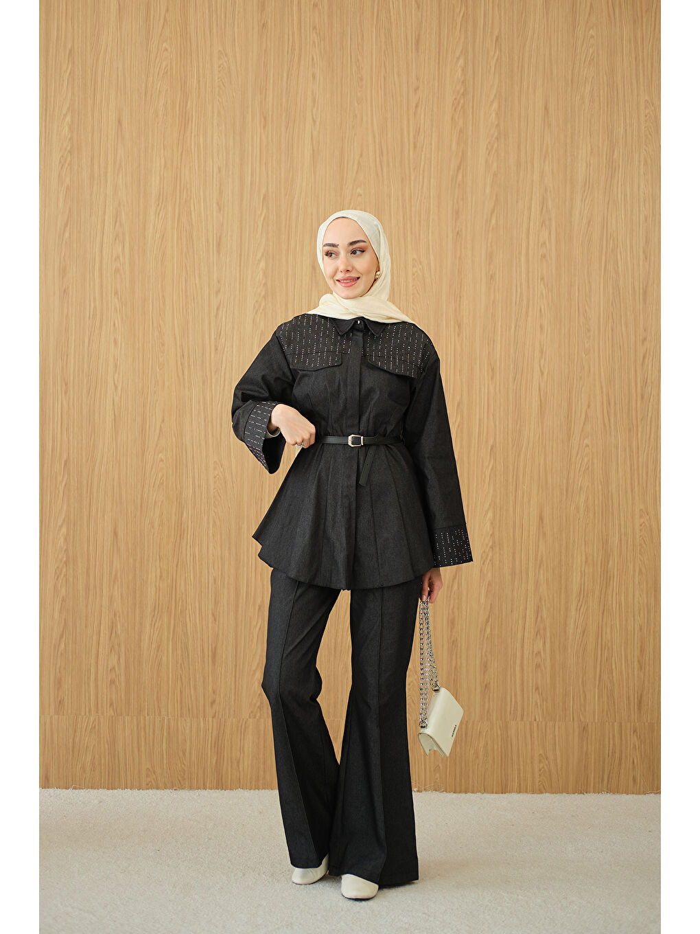 Kadın Sıra Boncuk Detaylı Pileli Takım Siyah-4
